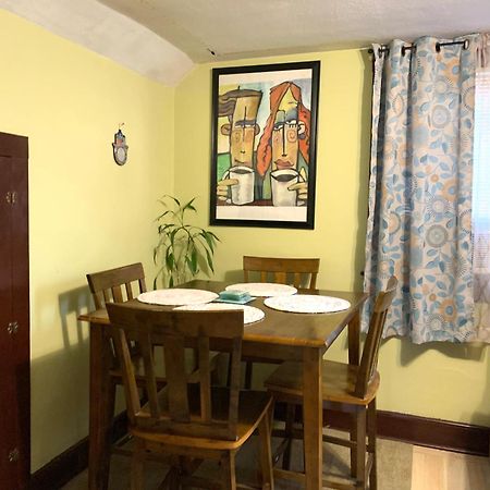 Cozy 2Nd Floor Apartment With Private Entrance Chicopee Exterior photo